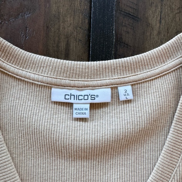 Chico’s V-neck Top. Size L (Chico’s size 2). - Picture 4 of 5